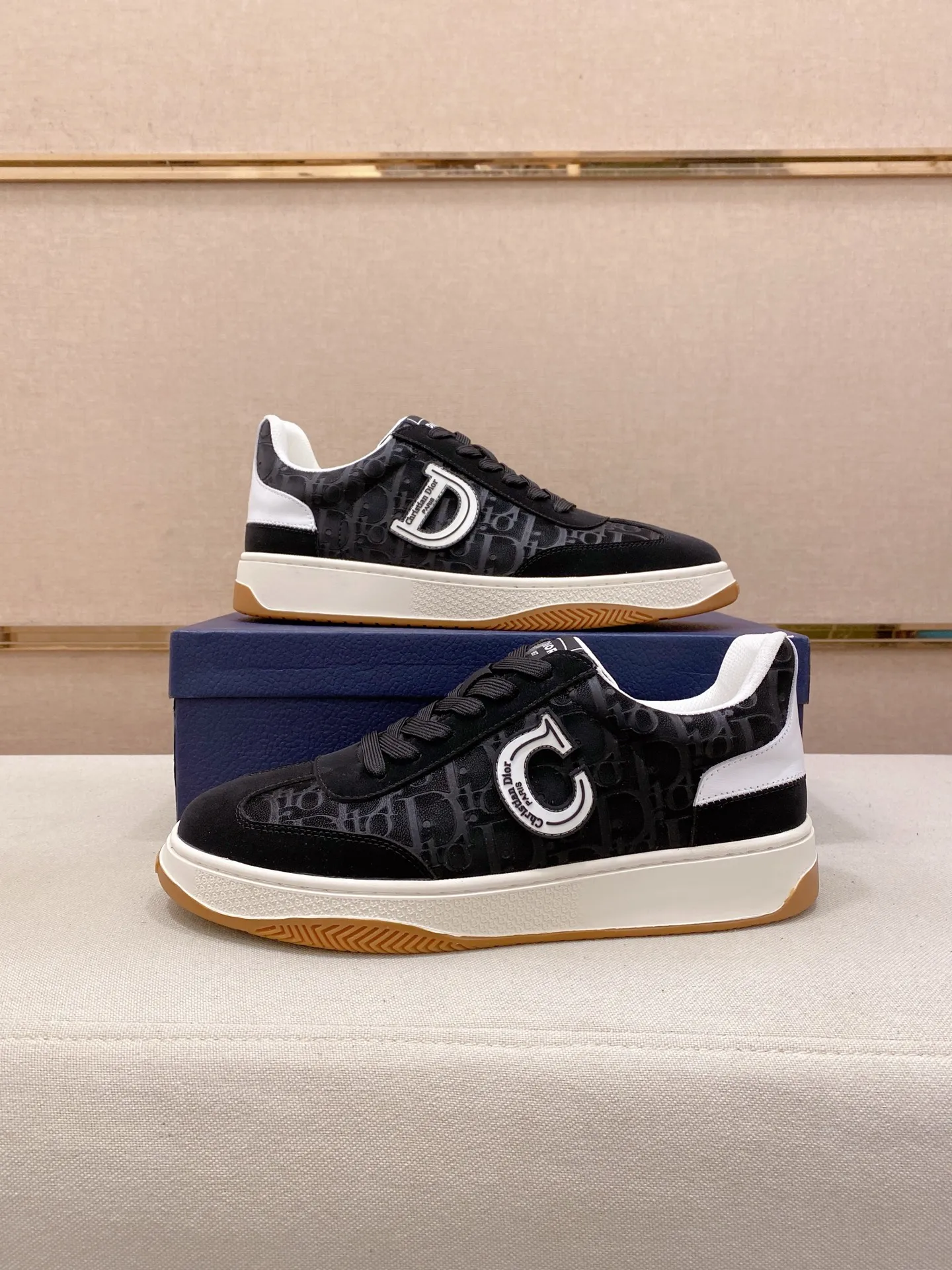 Men's shoes 💰: 400💰 [Dior·Dior] New casual sports style men's shoes, new spring and summer design, perfect workmanship, lace-up lazy style to create wardrobe quality, upper: imported cowhide, sheepskin lining is soft and comfortable, ultra-light TPU wear-resistant outsole, simple, versatile fashion men's shoes, excellent color code number 38--44. (Can be customized for 45 non-refundable)